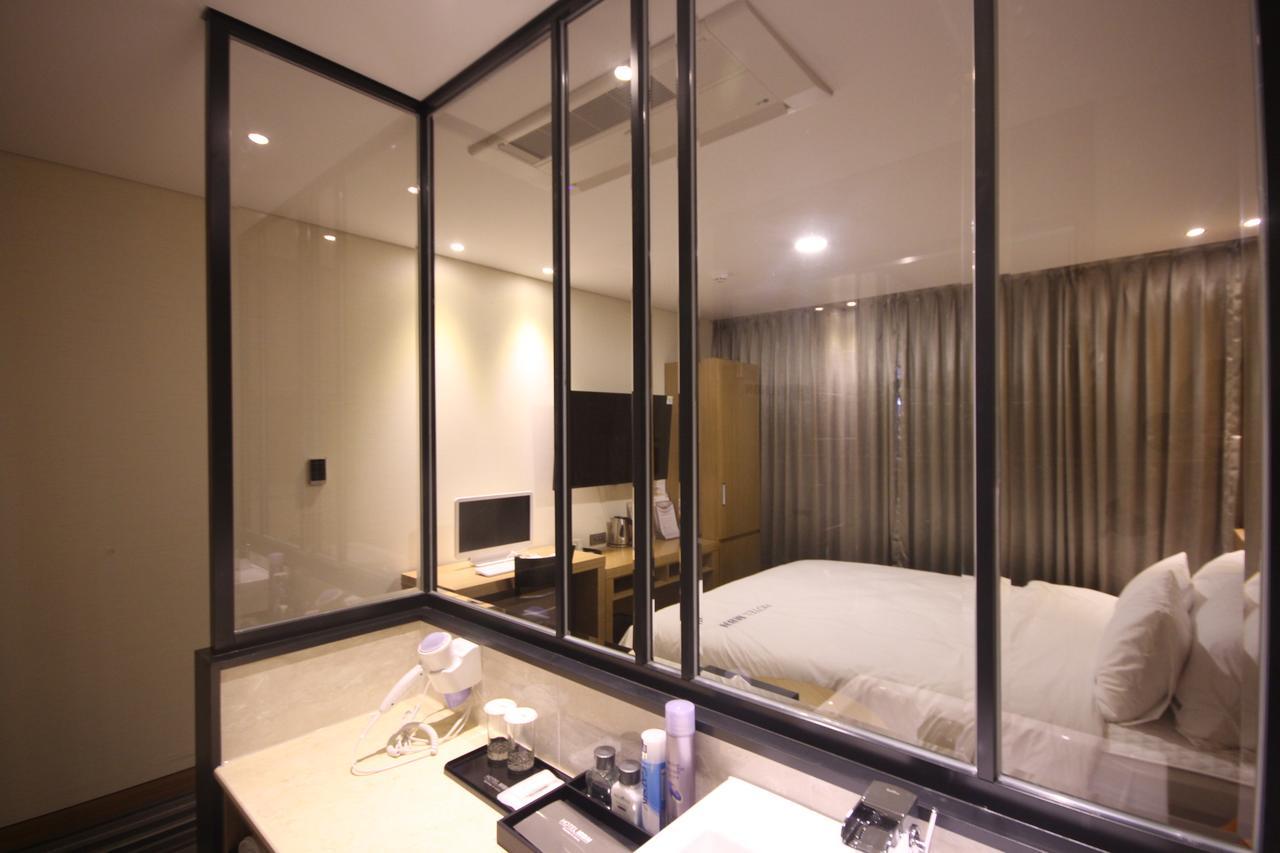 โรงแรมเอ็มบีเอ็น ชางวอน ภายนอก รูปภาพ